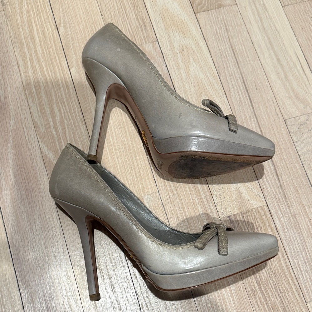 Prada Light gray Pointed-Toe Bow Pumps - Picture 4 of 7
